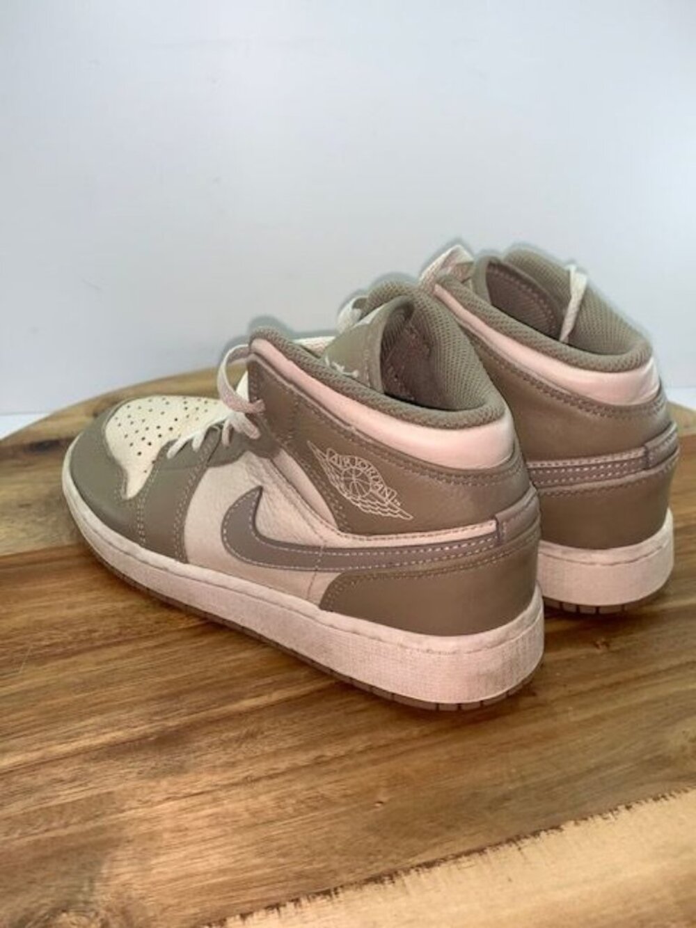 Nike Air Jordan 1 Mid GS Legend Brown Khaki Kids Size 3.5 Y HF4781-203 Sneakers - Picture 3 of 14